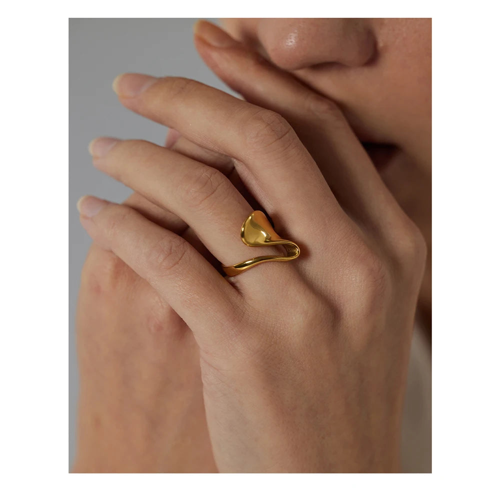 Femme Ring