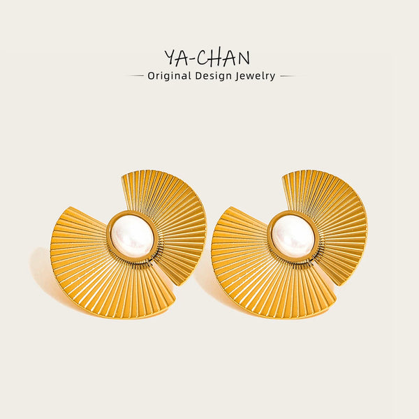 Pearl Flowers Hyperbolic Earring