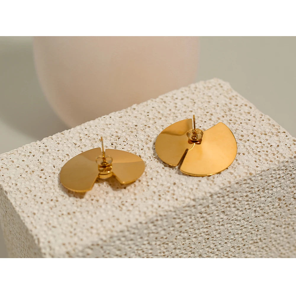 Pearl Flowers Hyperbolic Earring